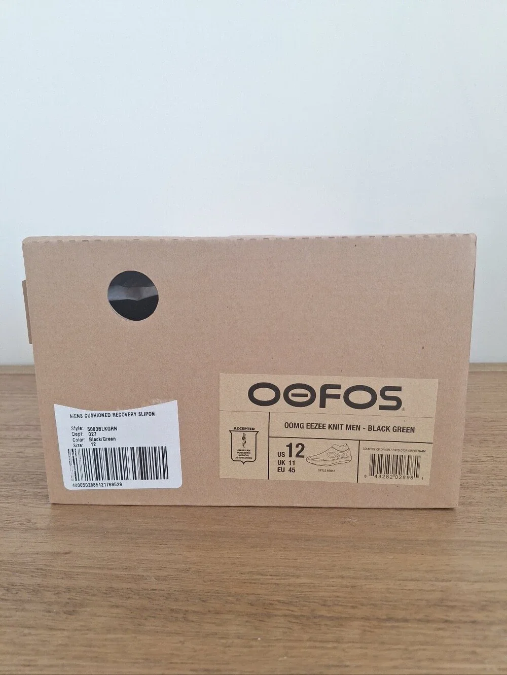 (New) OOFOS – Oomg Eezee Knit Cushioned Recovery Shoes (Black/Green) – Men's 12